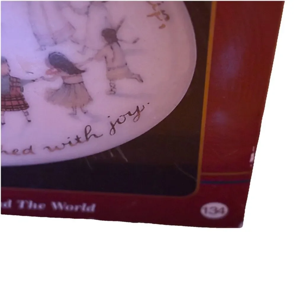 CARLTON CARDS CHRISTMAS ORNAMENT HEIRLOOM COLLECTION FRIENDS AROUND THE WORLD